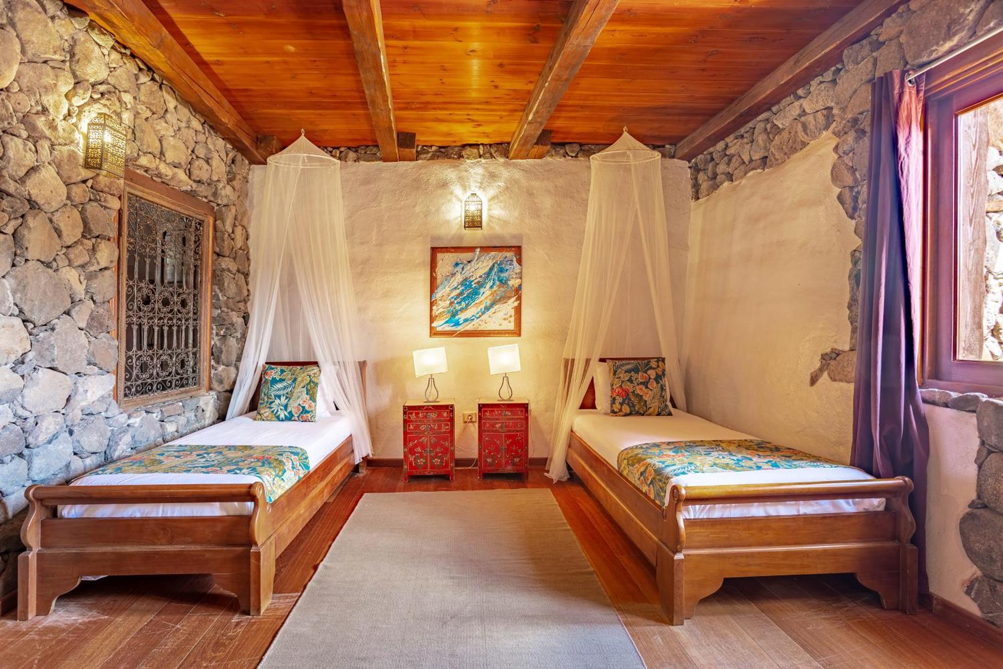 Finca De Arrieta Village - Yurts And Stone Cottages - Shared Pool - Walking Distance To Arrieta Beach - Eco Friendly Tabayesco Eksteriør bilde